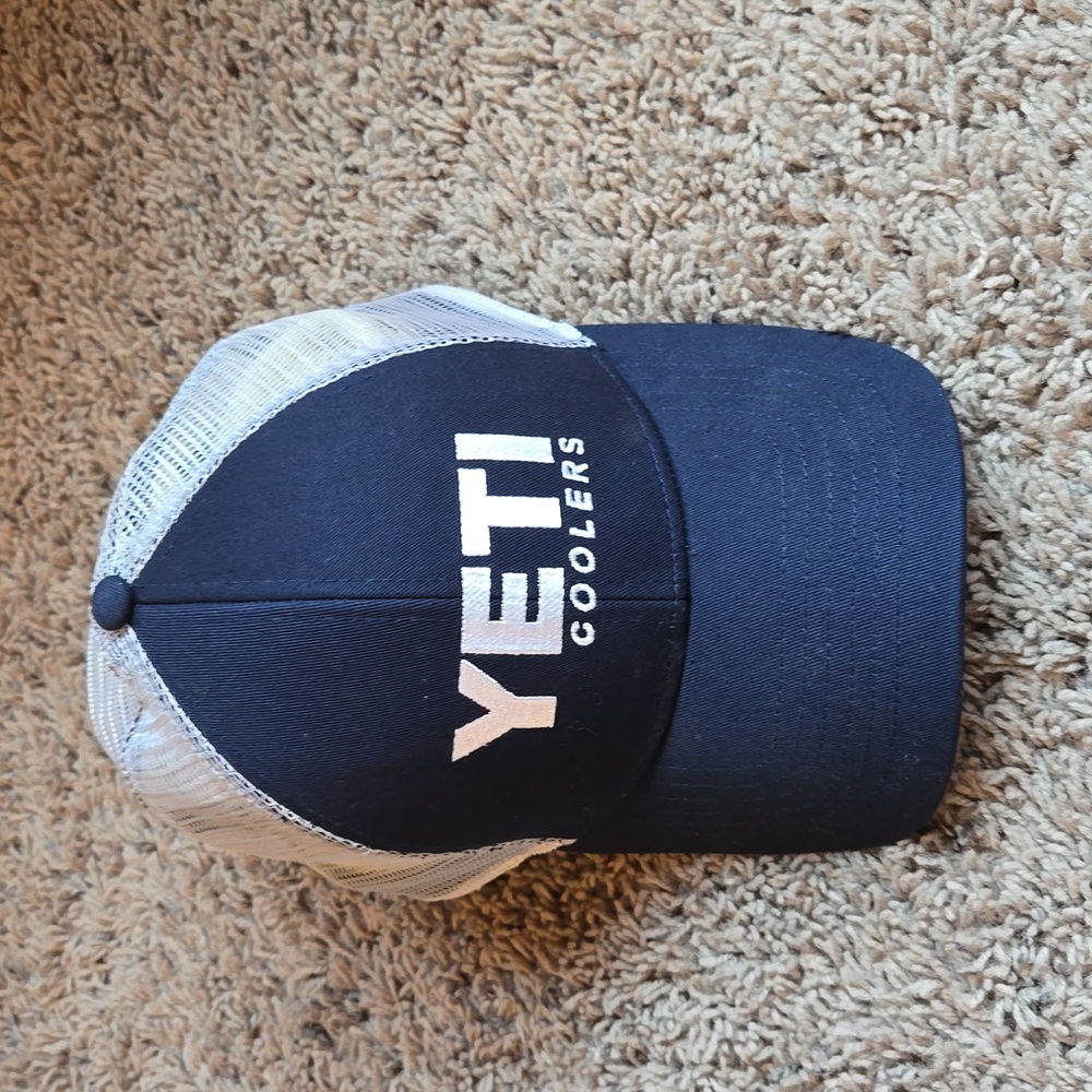 🛍Yeti Coolers Baseball Cap, Mesh Backing, Snapback, EUC